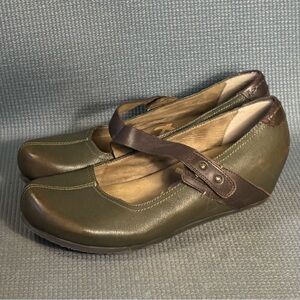 OTBT Women’s Salem Wedge Mary Jane Sandals Green Size 11